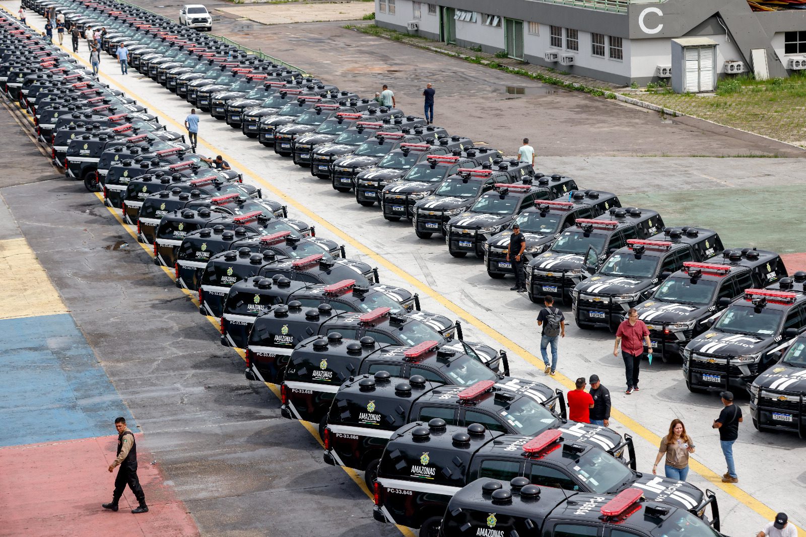 Entrega-de-viaturas-para-PC_Foto_Alex-Pazuello_Secom-5