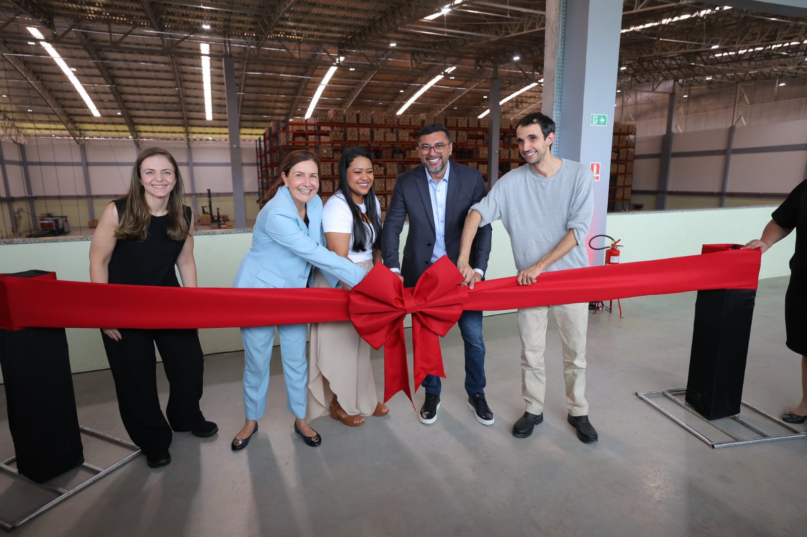 Governador-Wilson-Lima-destaca-bioeconomia-empreendedorismo-e-geracao-de-renda-durante-inauguracao-de-Centro-de-Distribuicao-da-Natura-em-Manaus-3_Alex-Pazuello_Diego-Peres-Secom