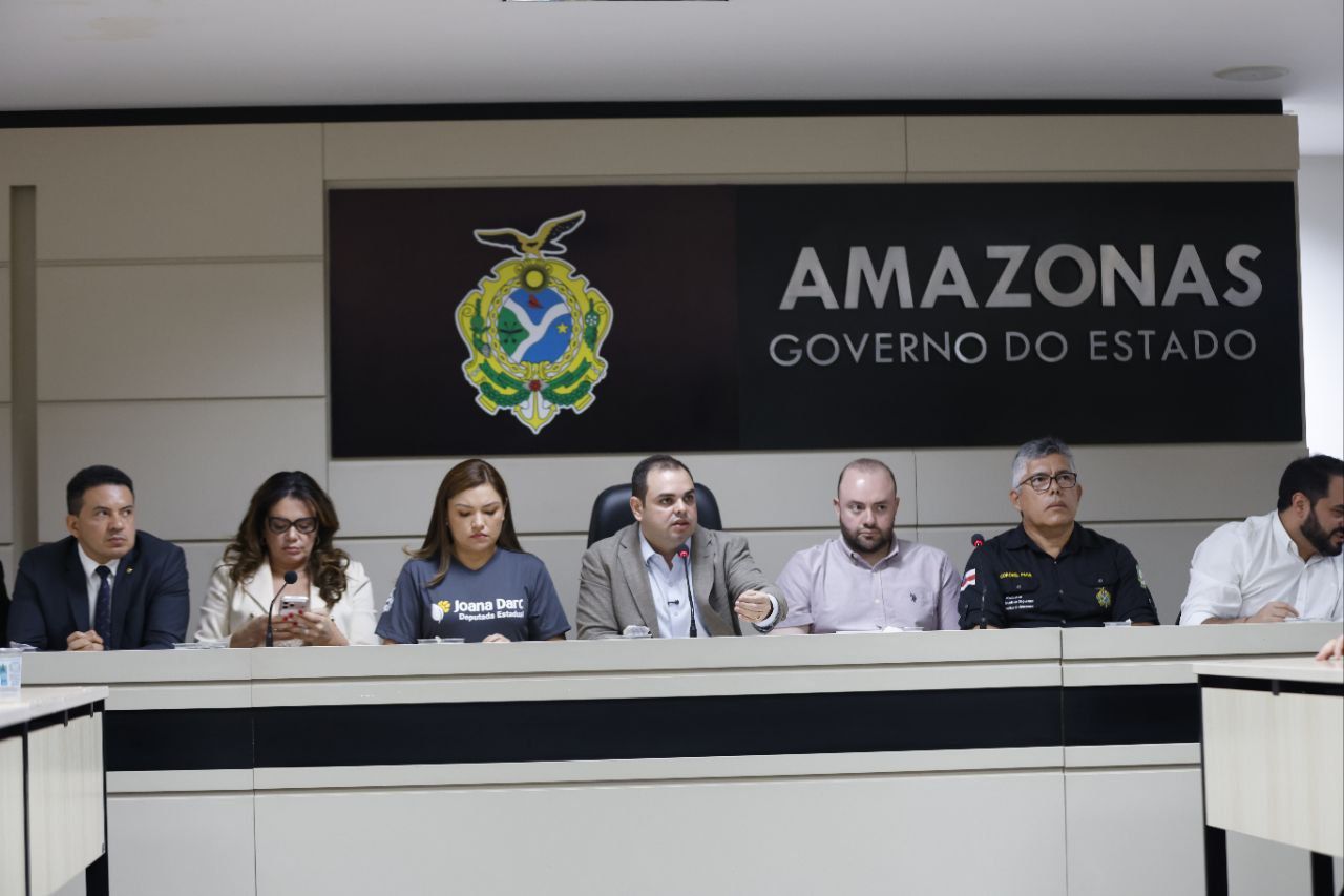 Mais-de-14-mil-servidores-da-Seguranca-terao-reajuste-de-414-anuncia-o-governador-interino-Roberto-Cidade-5_Alex-Pazzuelo-e-Mauro-Neto-Secom