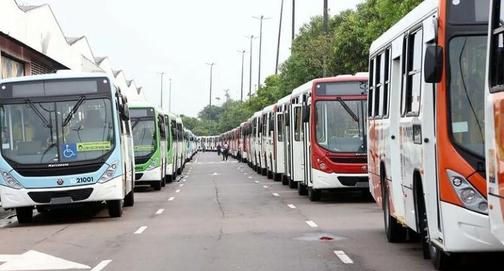 e1b0cbf7cf943a58075a9b09f4d909a3_onibus_manaus_transporte_d24am