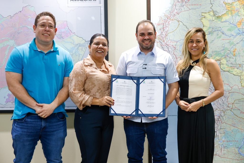 Roberto-Cidade-assina-ordem-de-servico_Foto_Antonio-Lima_Secom-4-1024x682