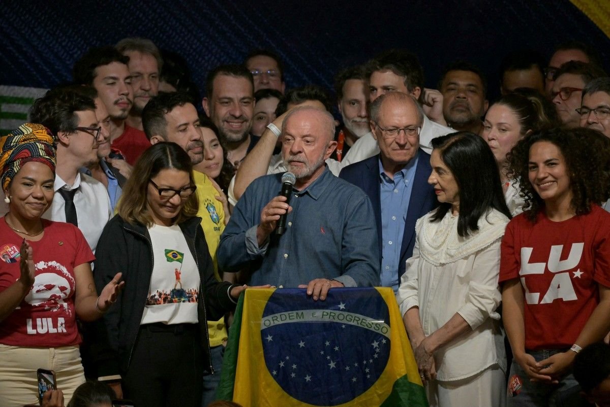 320f101cf3bd5bc43a40f05341a78db2_AFP__20261026__D4EJ8VM__v1__MidRes__BrazilElectionRunoffVote